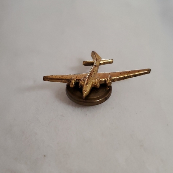 VINTAGE Goldtone airplane pin tie tac screw back pilot aviation flight crew - Picture 1 of 6